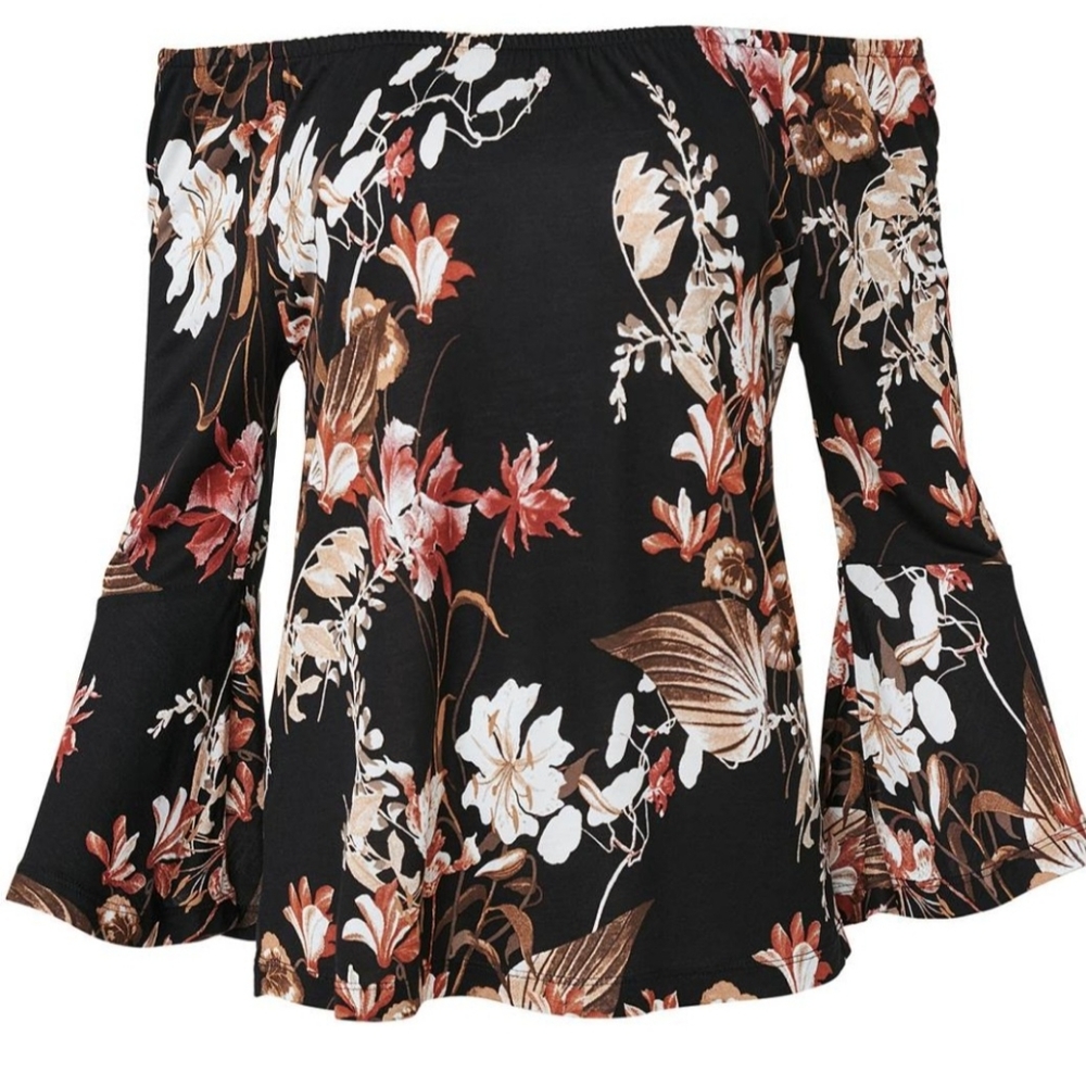 Beautiful ruffled sleeve top
